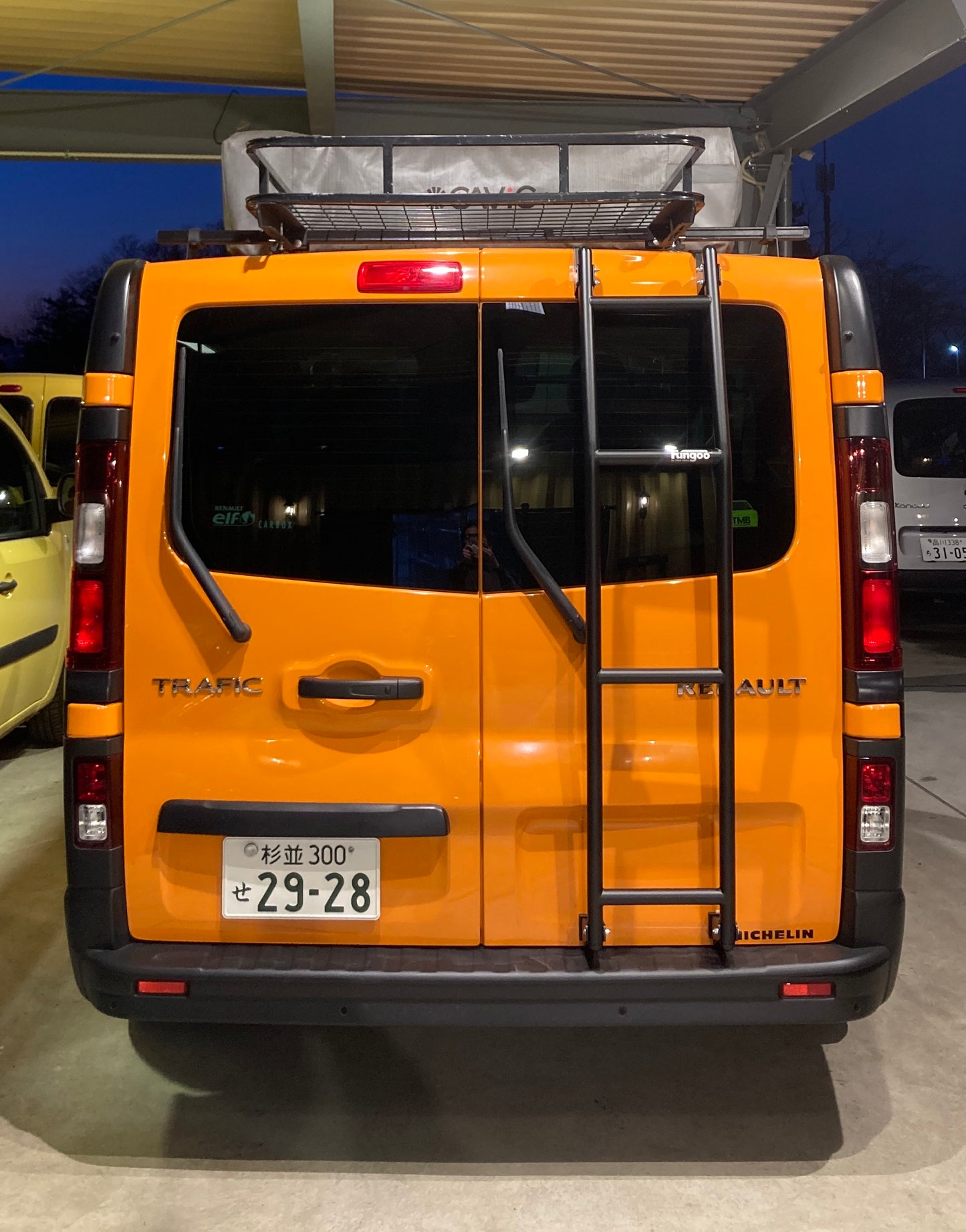 リアラダー Renault TRAFIC用