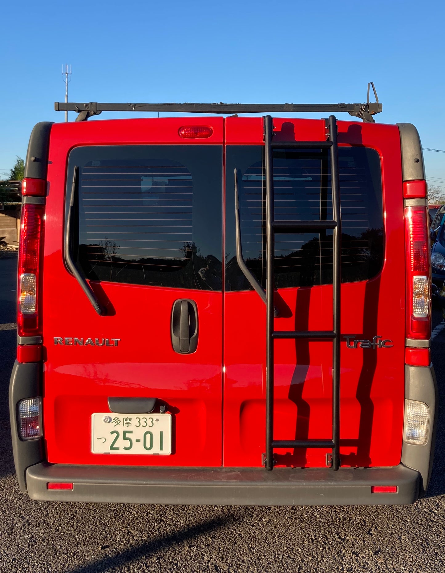 リアラダー Renault TRAFIC用